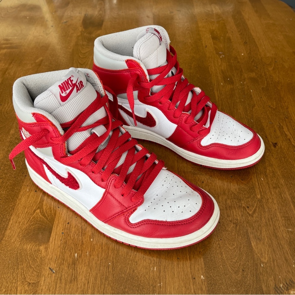 Women’s Nike Jordan 1 Retro OG Varsity Red. 7.5